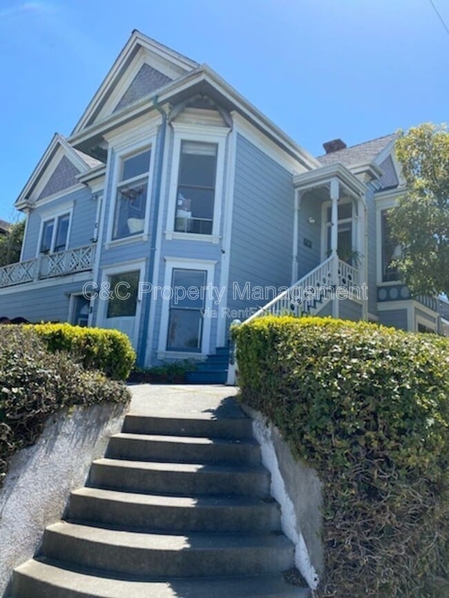 Building Photo - 489 Laurel Ave