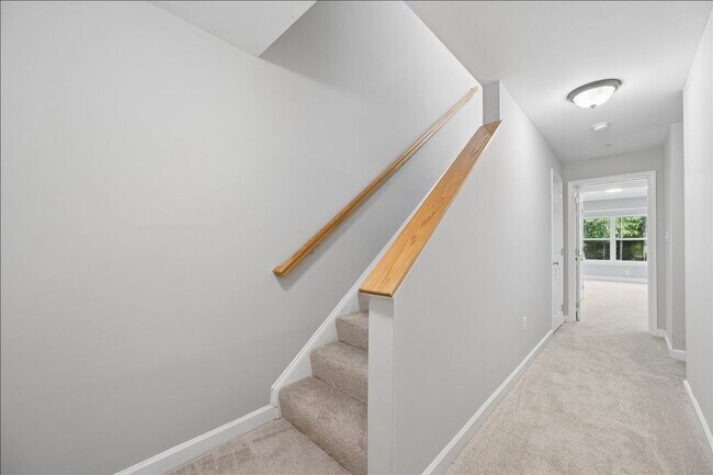 Building Photo - 1004 Collindale Ave