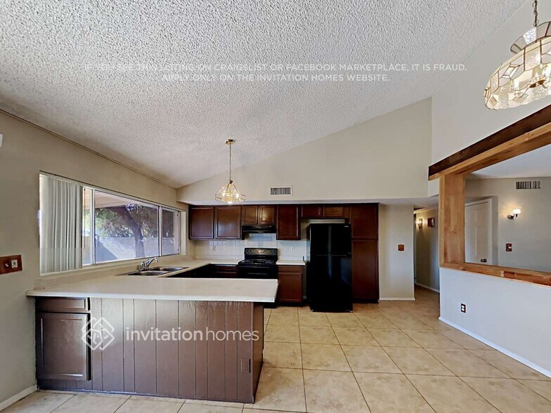 Building Photo - 3141 W Danbury Dr