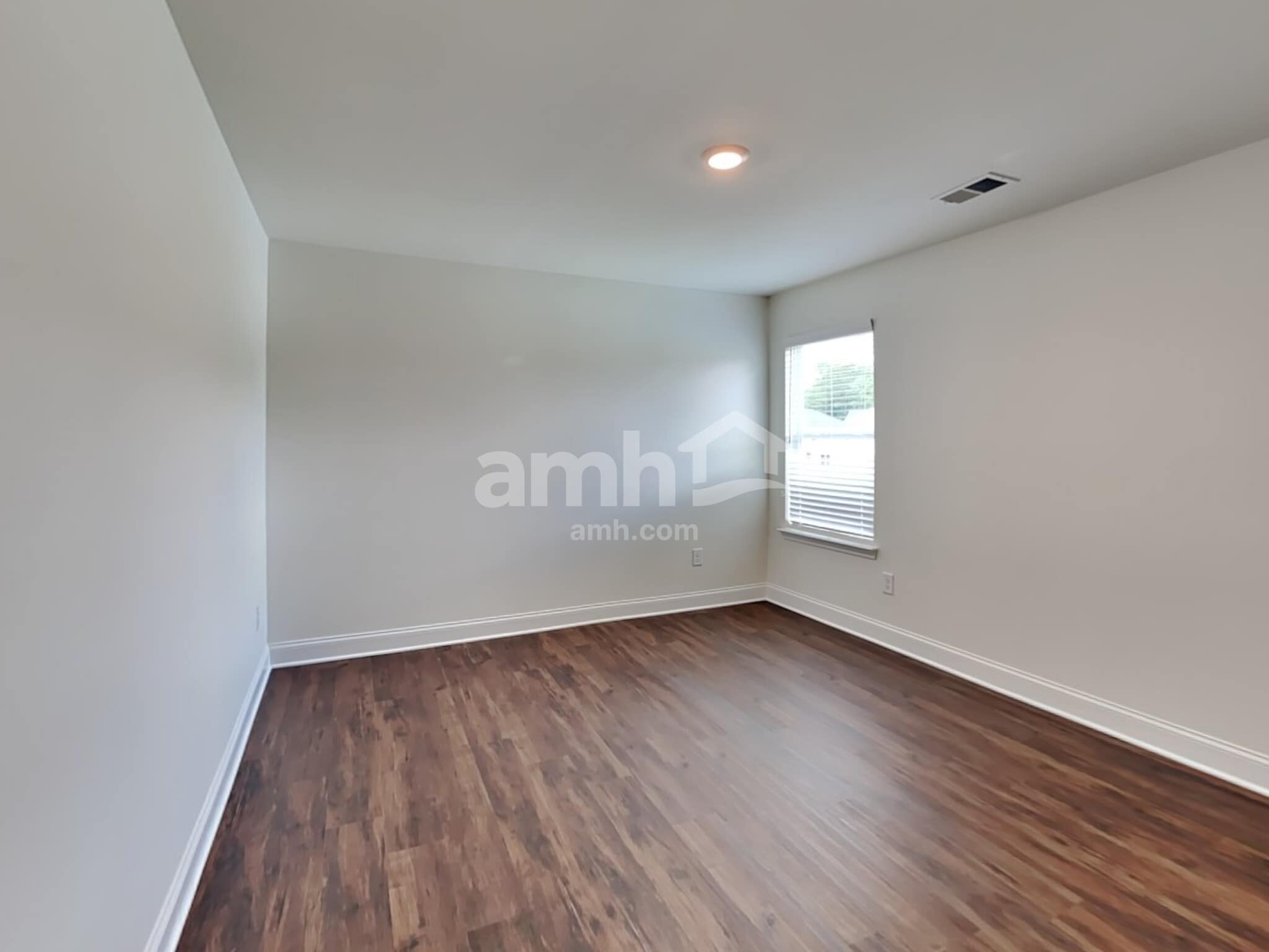 Building Photo - 868 Carnaby Ln