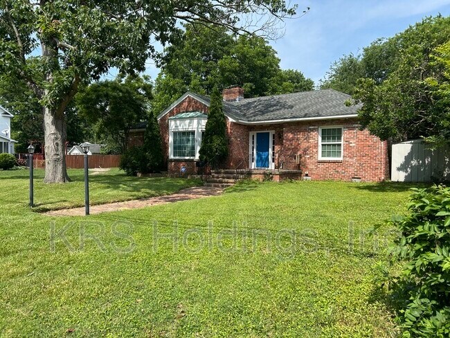 Primary Photo - 10 N Boxwood St