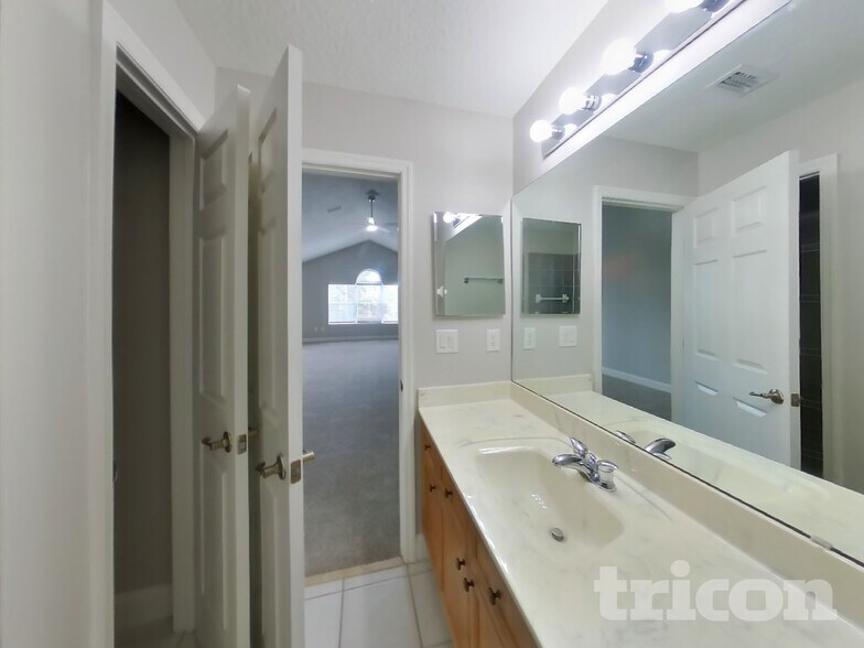 Building Photo - 821 Songbird Dr