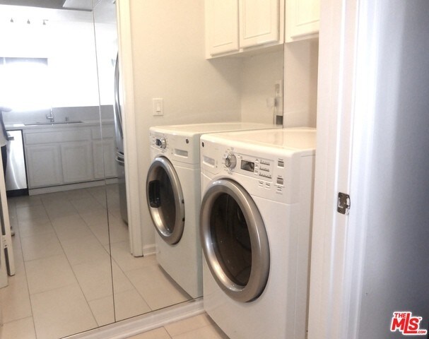 Building Photo - 1211 Sunset Plaza Dr