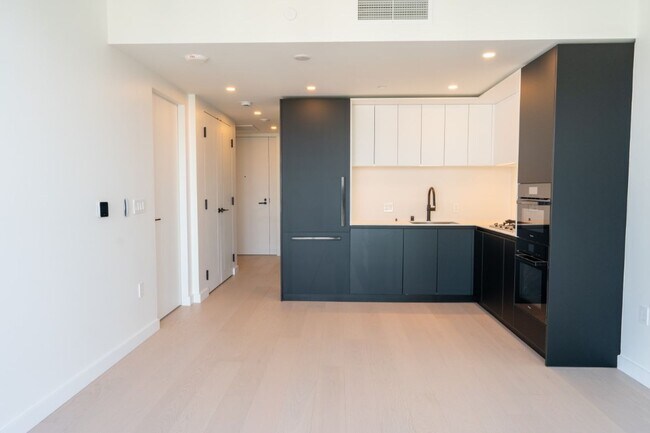 Building Photo - 2Bd/2Ba Seattle Condo