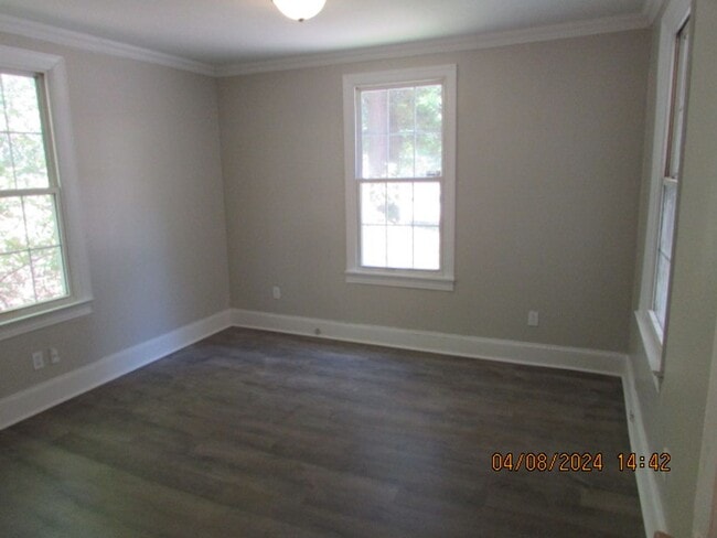 Building Photo - Updated Home