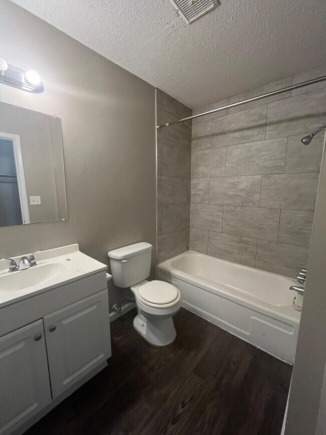 Building Photo - South Glen Apartments