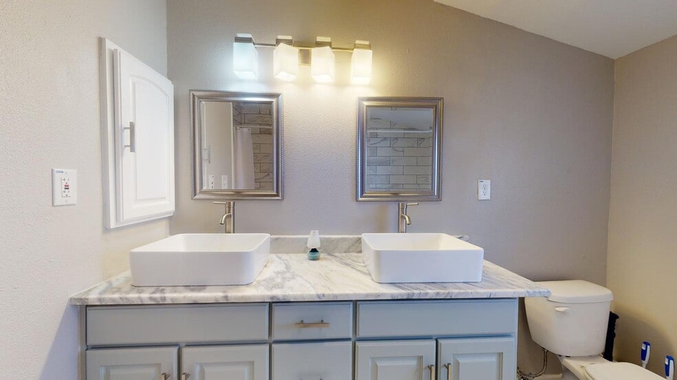 Building Photo - Beautifully updated San Antonio home by Botanical Garden