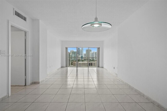 Building Photo - 300 Bayview Dr