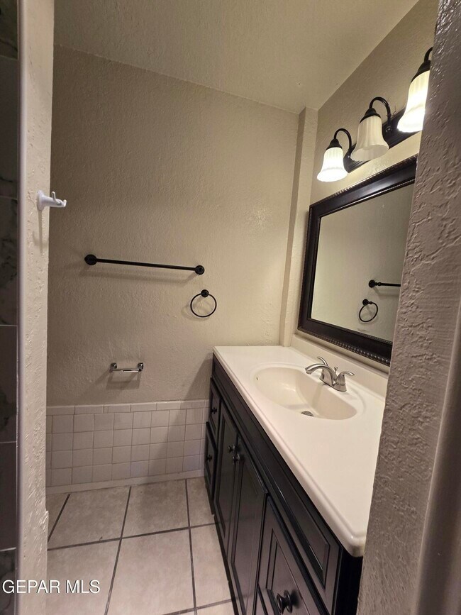 Building Photo - 6201 Escondido Dr