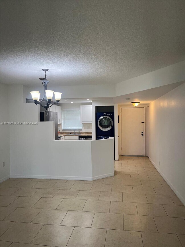 Building Photo - 8507 Old Country Manor