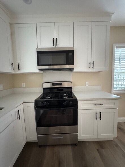 Building Photo - 10107 Laurel Canyon Blvd