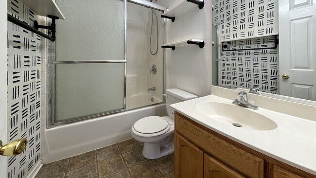 Building Photo - 3 Bedroom 2 Bath Home Located on Large Lot in Cherry Valley!