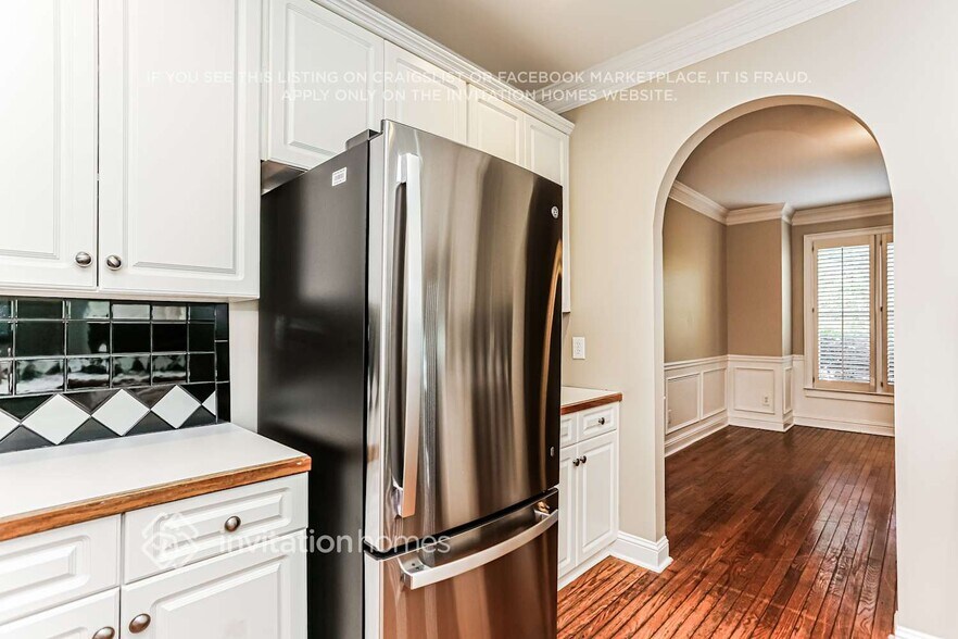 Building Photo - 2205 Thicket Ct