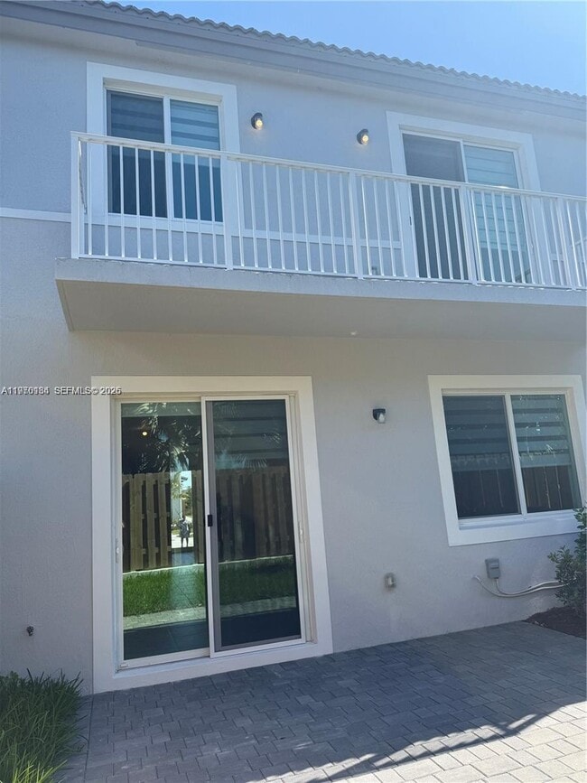 Building Photo - 621 SE 13th St Cir