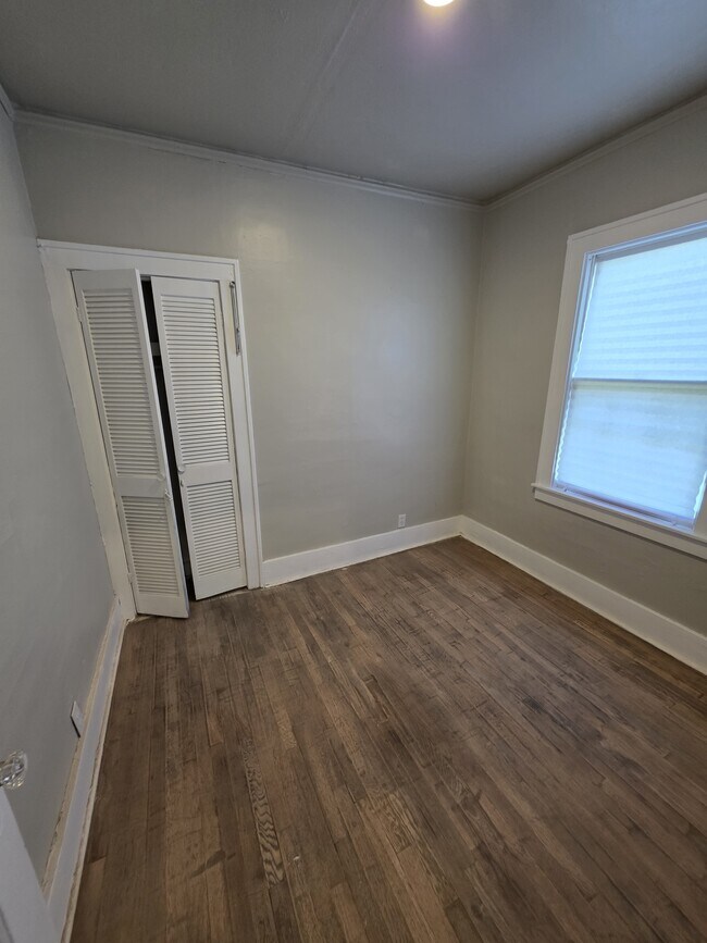 Building Photo - 15448 Log Cabin St