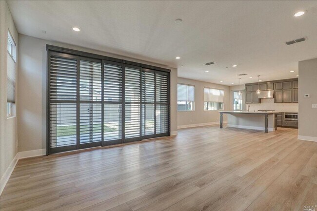 Building Photo - Beautiful 4 Bedroom Home in Brighton Landing – Vacaville