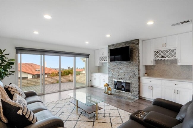 Building Photo - 2-Bed, 2.5 Bath Ocean View Townhome in Alta Mira Carlsbad