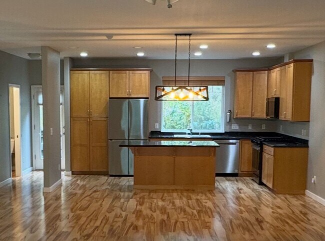 Building Photo - 3 Bed, 2.5 Bath Condo in Eagle River