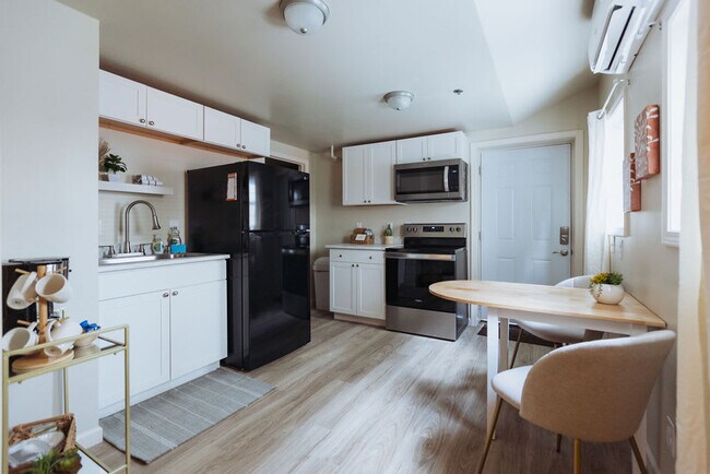 Building Photo - 308 Lamont St