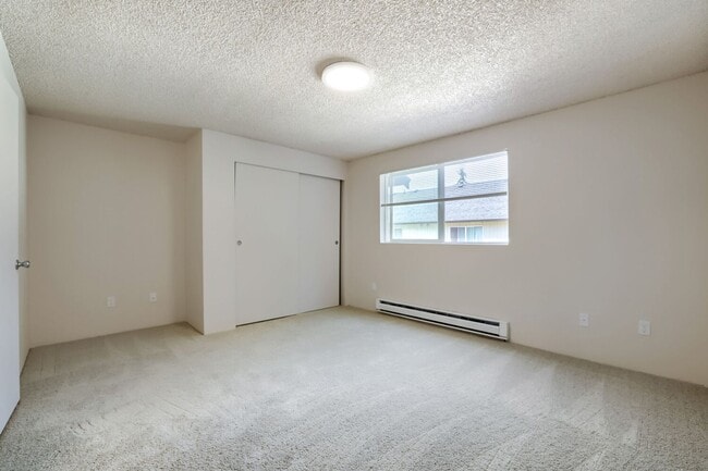 Building Photo - 6931 Rainier Dr