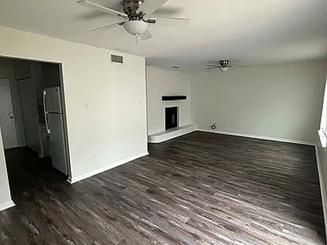 Building Photo - 4 Brookwood Cir