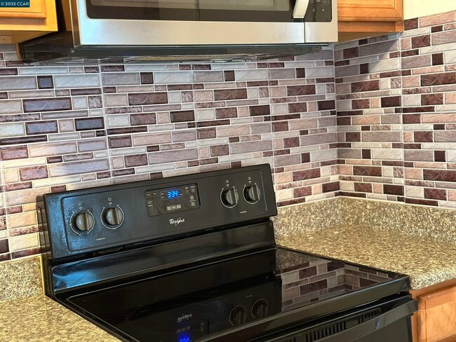 Building Photo - 89 Villa Cir