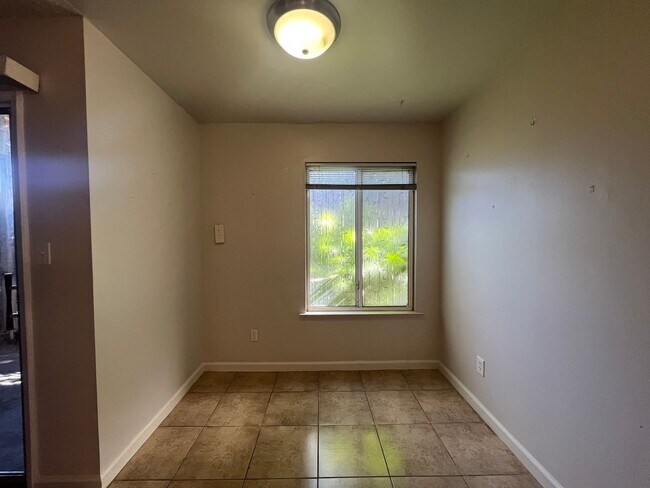 Building Photo - 1137 Oakmont Dr