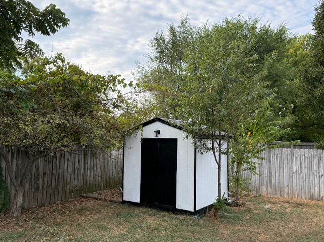 Building Photo - 519 S Casa Grande Ave