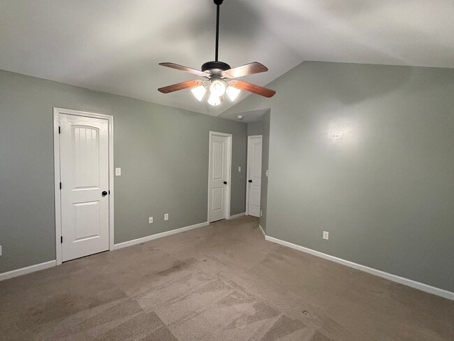 Building Photo - Lovely 3 Bed 2 Bath Raeford Home