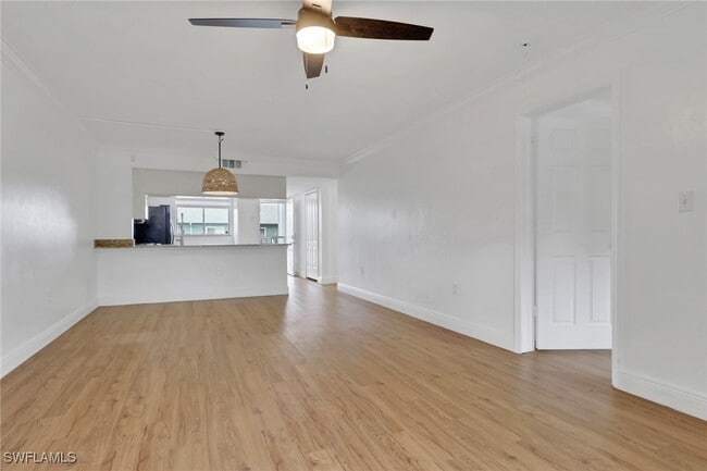 Building Photo - 146 Cypress Way E