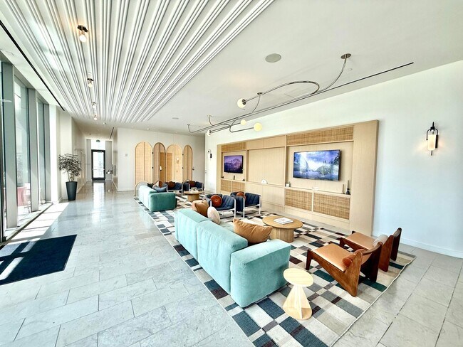 Building Photo - Gorgeous 30th Floor 2BD / 2BA Corner Sky R...