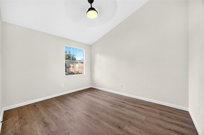Building Photo - 24114 4 Sixes Ln
