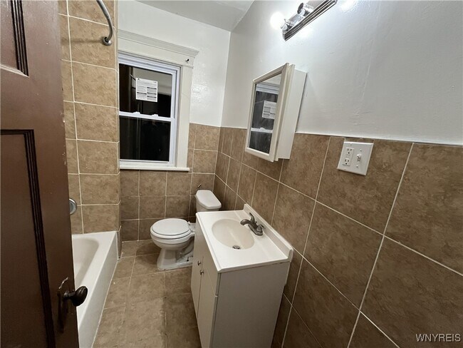 Building Photo - 168 Rodney Ave