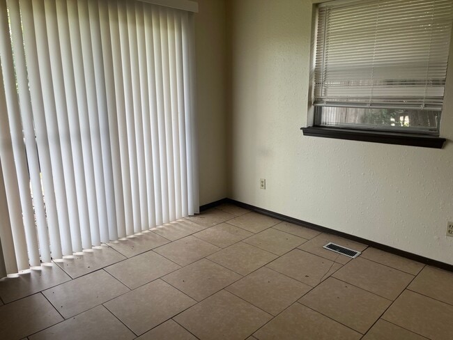 Building Photo - 6810 Lancer Ln