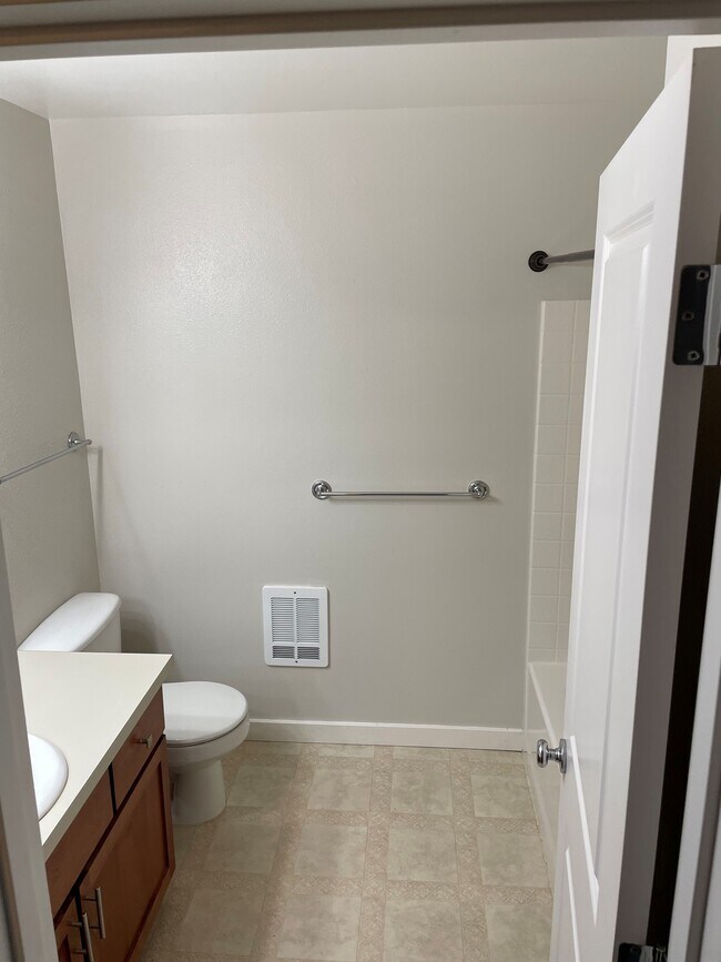 Building Photo - 1935 NE 50th Way