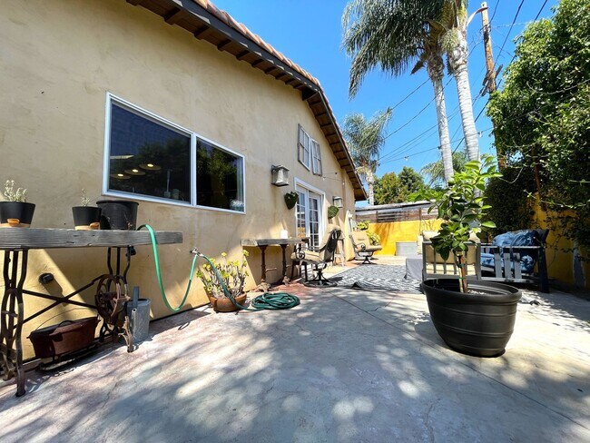 Building Photo - Custom 3-Bed, 2.5 -Bath Retreat with Luxury Features in Reseda