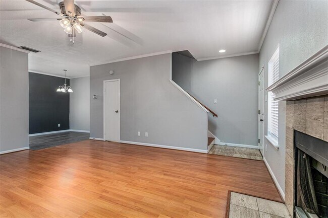 Building Photo - 9850 Pagewood Ln