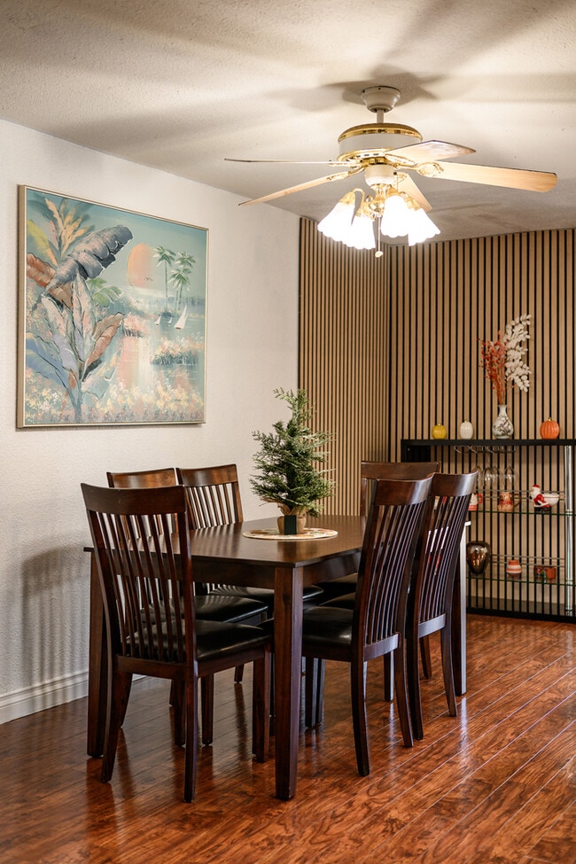 Building Photo - 1250 Stratford Ln