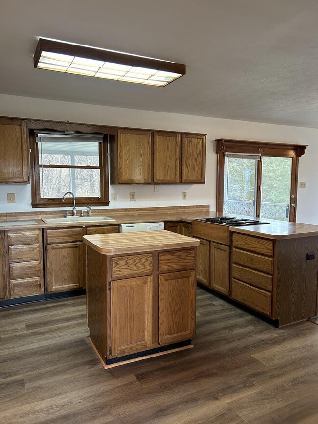 Building Photo - 322 Junction Rd