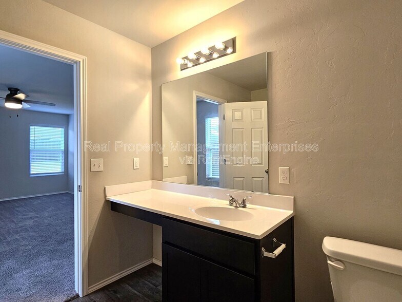 Building Photo - 319 Waterside Dr