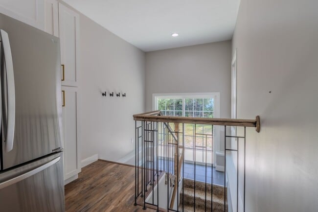 Building Photo - Contemporary Comfort and Versatility in a ...