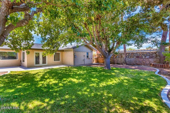 Building Photo - 9208 Shaver Dr