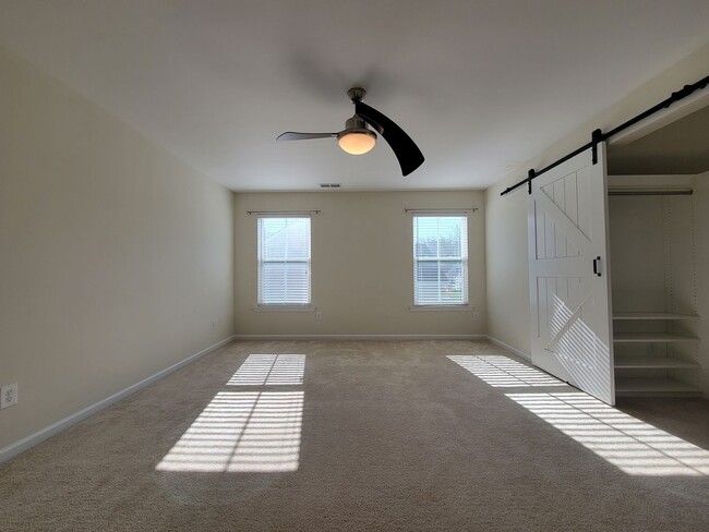Building Photo - Large 2 story transitional in highly sough...
