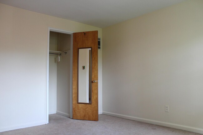 Building Photo - 1784 Kings Ct