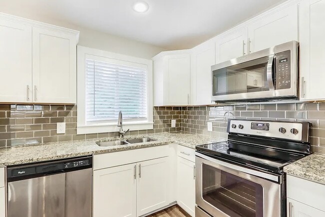 Building Photo - 2122 Nichols Ln