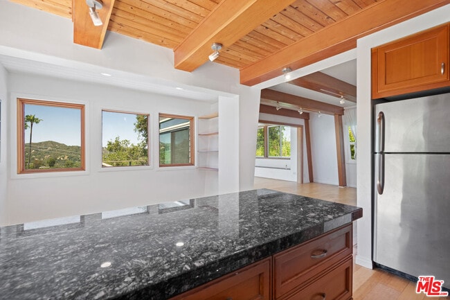 Building Photo - 1212 Fernwood Pacific Dr