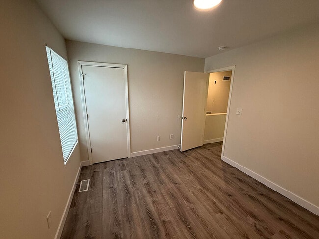 Building Photo - 1709 Hanover Blvd