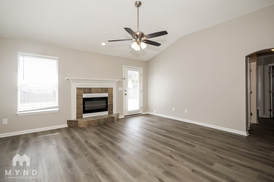 Building Photo - 3225 Button Wood Dr