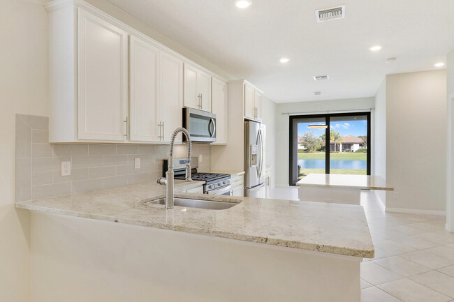 Building Photo - 633 SE Monet Dr