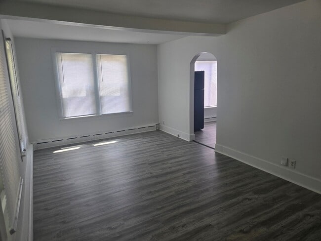 Building Photo - 21331 Hamilton Ave
